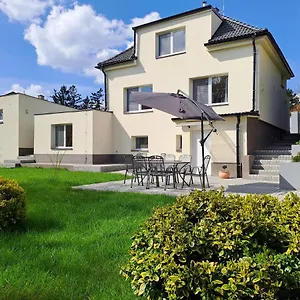 Apartmán Apartmanovy Dum Se Zahradou V Klidne Casti Prahy, Praha